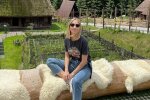 Віктор Павлік відправив молоду дружину на розкішний відпочинок: спускають мінімалки одним махом