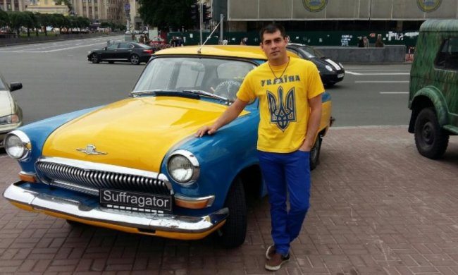 День Києва: парасольки, світлове шоу й синьо-жовті авто