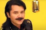 Павло Зібров хвацько розправив вуса з незнайомкою, така солоденька: "Поки дружина не бачить"