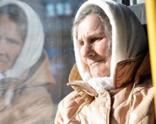 Отобрали последнее: пенсионерку обокрали на "законных основаниях"