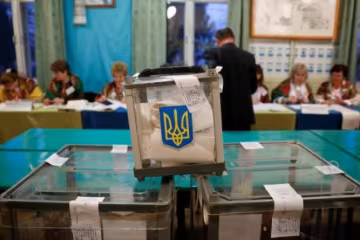 Харків'яни вручили мандат другу Зеленського: скандальний директор "Кулиничі" пролетів повз Раду