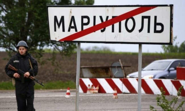 Три фуры без документов задержали на блокпосту в Мариуполе
