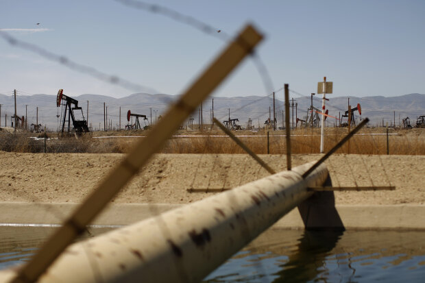 Видобуток нафти, паливо, бензин \\ фото Getty Images