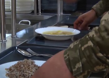 Питание военных. Фото: кадр из "Youtube"