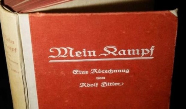 Скандал: вперше за 70 років  німці перевидадуть  книгу Гітлера "Майн Кампф"