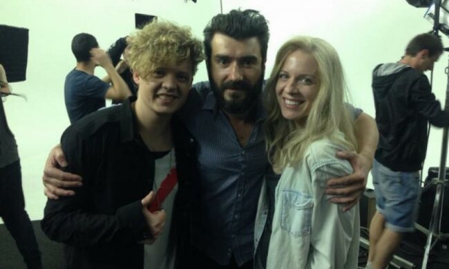 Росіянин і американка заспівали про війну українською