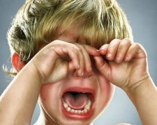 Невідомі пограбували дитину під носом у батьків