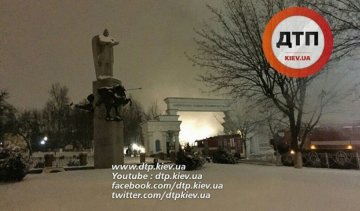 Ночью в Киеве горела академия управления персоналом (фото)