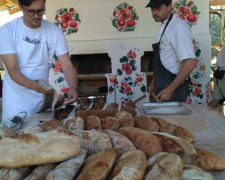 Как африканцы украинцев хлеб печь учили