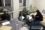 У Хмельницькому поліцейські врятували жінку з трьома дітьми від домашнього тирана