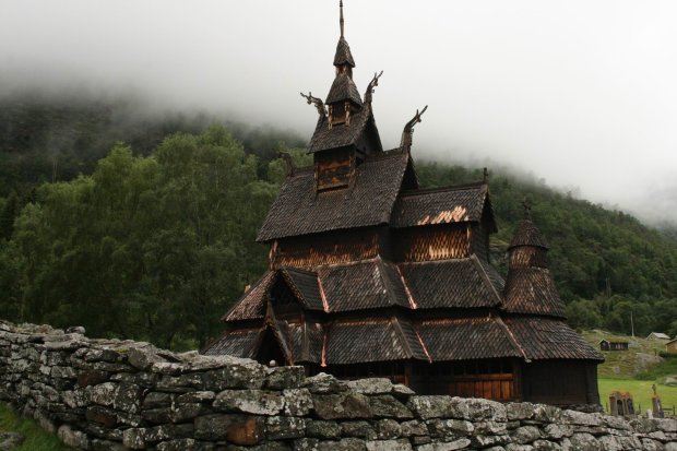 Под половицей древней скандинавской церкви обнаружили "нечто" нереальное: фото