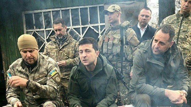 "Выпивка с бойцами" как признак советизации — блогер "разобрал по косточкам" крылатую фразу Зеленского