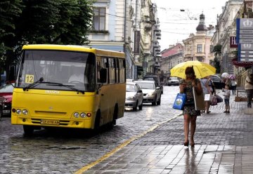 Жіноча попа спровокувала небачений фурор у маршрутці, дивіться самі