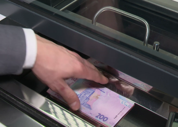 Виплати. Фото: скрін youtube