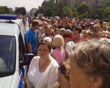 В Донецьку протестувальники перекрили центр