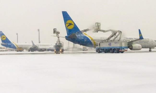 В "Борисполе" застряли две сотни украинцев: 14 часов ада на одной воде