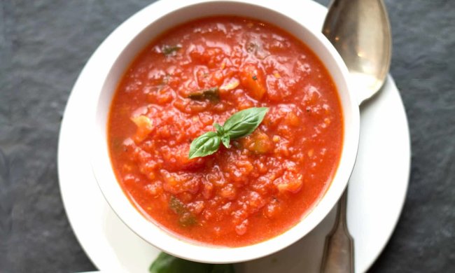Рецепт томатного соусу з базиліком всього за 10 хвилин