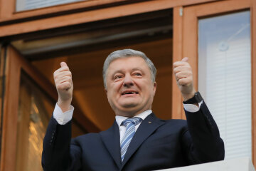 Порошенко задекларировал еще 15 млн грн дохода