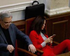 Сюмар тисне на ЗМІ, щоб вони припинили висвітлювати суд проти неї