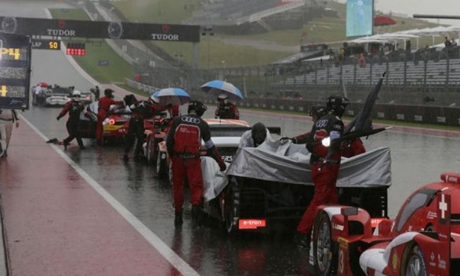 У Формулі-1 скасували практичні заїзди через ураган (відео)