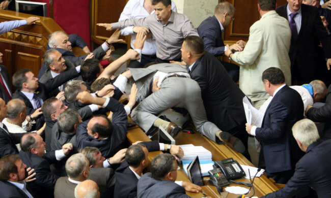 У Верховну Раду проник невідомий з пістолетом та не на жарт перелякав нардепів