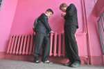 "З лісу вилазити не будемо": під Харковом чиновники не знайшли грошей на обігрів шкіл, - вчителі взялися за сокири