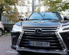 У заступника голови ФПУ Саєнка активісти знайшли шикарний Лексус