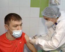 Вакцинація від коронавірусу: у МОЗ пояснили, чи будуть допускати нещеплених співробітників до роботи