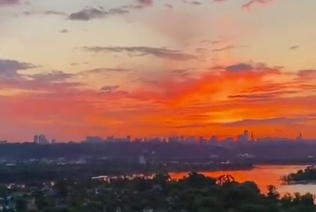 Захід сонця, Київ, кадр з відео
