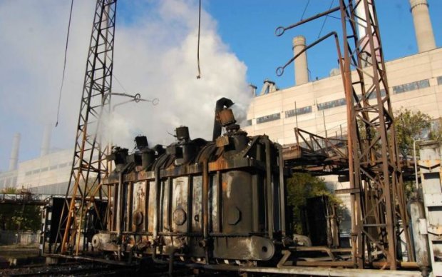Приднепровскую ТЭС уничтожает огонь: опубликовано видео