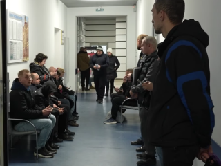 Подача документів на відстрочку. Фото: скрін youtube