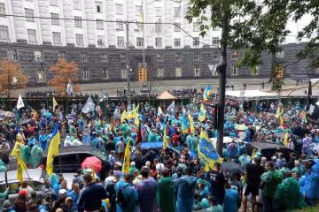 "Євробляхи" наступають: поліцію підняли по тривозі, мітингувальників оточили з усіх боків