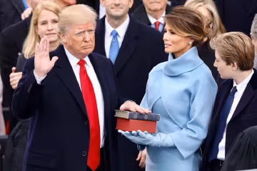 Пока Трамп в командировке Мелания устроила в Белом Доме "50 оттенков серого"