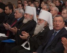 Сталін дав наказ: у мережі висміяли хор московських попів