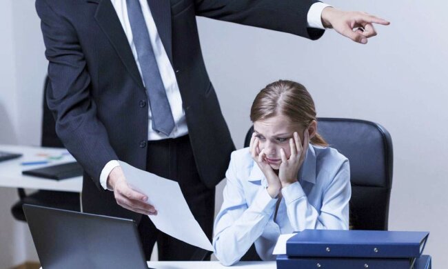 Мобінг, звільнення - фото zen.yandex