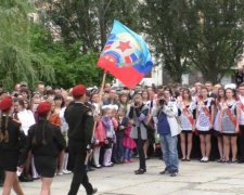 Назад в СРСР: у мережі показали шокуючий випускний у Луганську