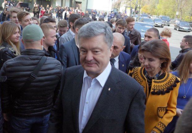"Протянуть одну из своих колонн в Раду": Романенко намекнул, что связывает Вакарчука и Порошенко