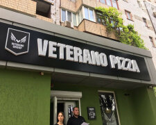 В Киеве копы перевернули вверх дном основанную атошниками Pizza Veterano: "Репрессии уже начались"