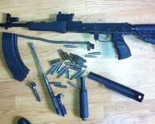Кокаїн, золото, фальшиві документи та "АК" - набір запорізького зловмисника (фото)