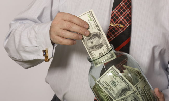 Зарплаты в долларах: украинцам под елку подкинут революционный закон