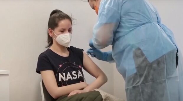 Скрін, відео YouTube вакцинація