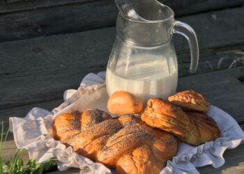 Хлеб с молоком / фото: Pixabay