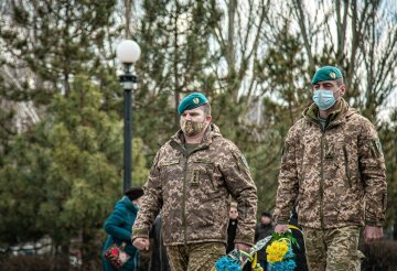 морпіхи вшанували пам'ять Т. Шевченка, фото: штаб ООС