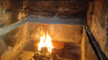 Кирпич горит: фото скрин Ютуб