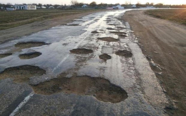 Окупанти відремонтували кримські дороги: навіть Укравтодор відпочиває