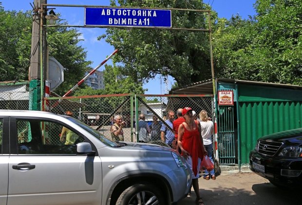 Одесситы восстали против горе-парковок Труханова: теряем колеса