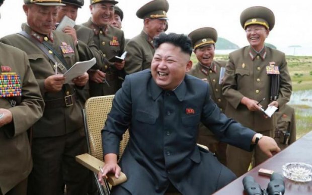 Розовые сиденья, шампанское и швейцарский сыр: как выглядит секретный поезд Ким Чен Ына
