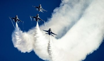 У мережі з'явилися моторошні кадри останнього авіашоу пілота (ВІДЕО 18+)