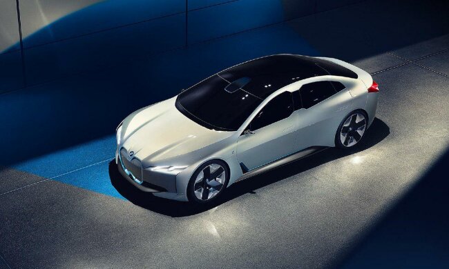 BMW i4, Car Magazine