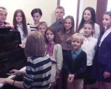 12 братів і сестер з Тернополя переспівали пісню Вакарчука (відео)